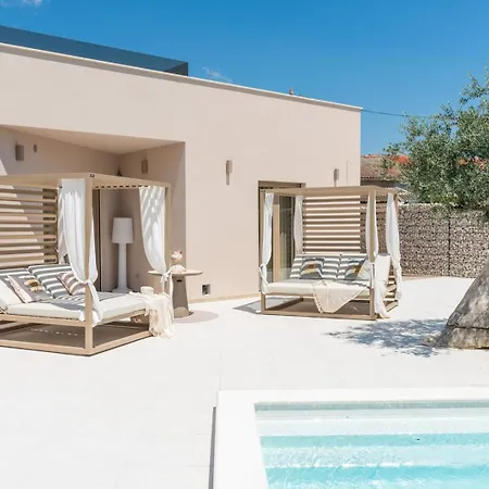 Villa Anton Galizana